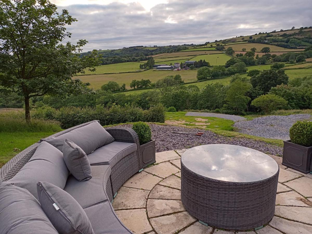 Hotel Oak Tree Farm Llanfynydd Exterior foto