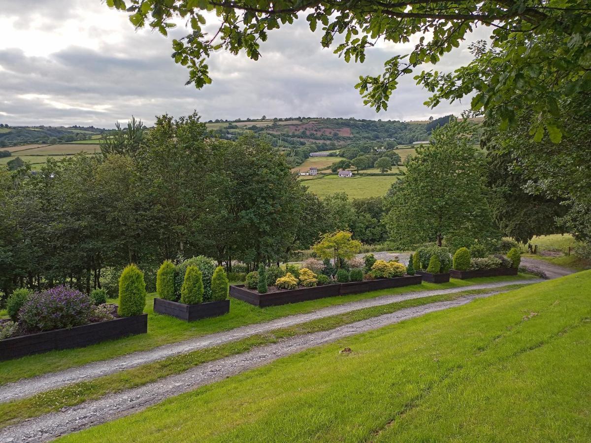 Hotel Oak Tree Farm Llanfynydd Exterior foto
